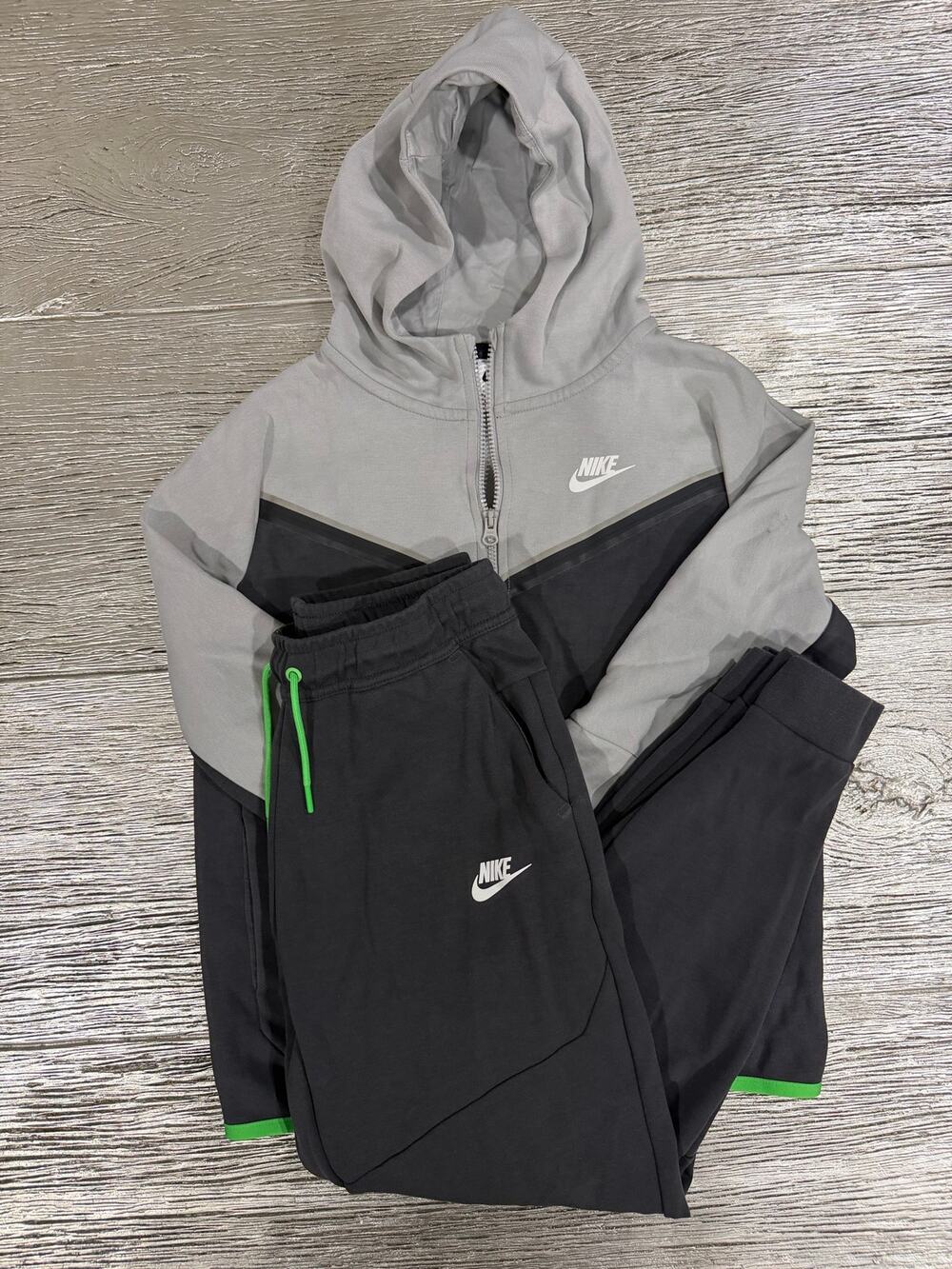 Nike boys size XL Color Block Track Set